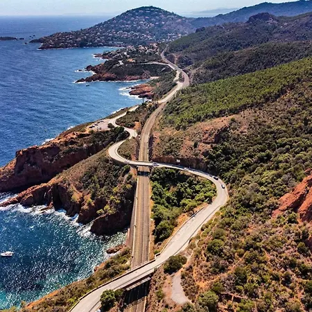 Cosy Dans L'esterel Proche شقة *