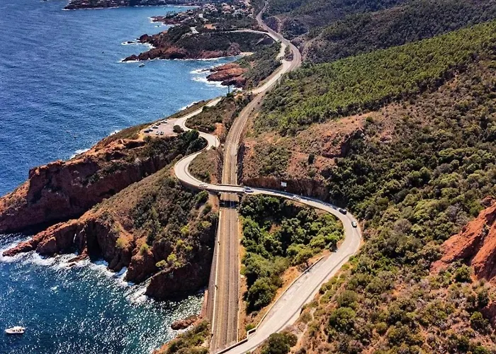 Cosy Dans L'esterel Proche شقة *